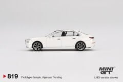 Mini GT 1/64 BMW i7 xDrive60 Mineral White - Blister Paket