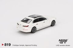 Mini GT 1/64 BMW i7 xDrive60 Mineral White - Blister Paket