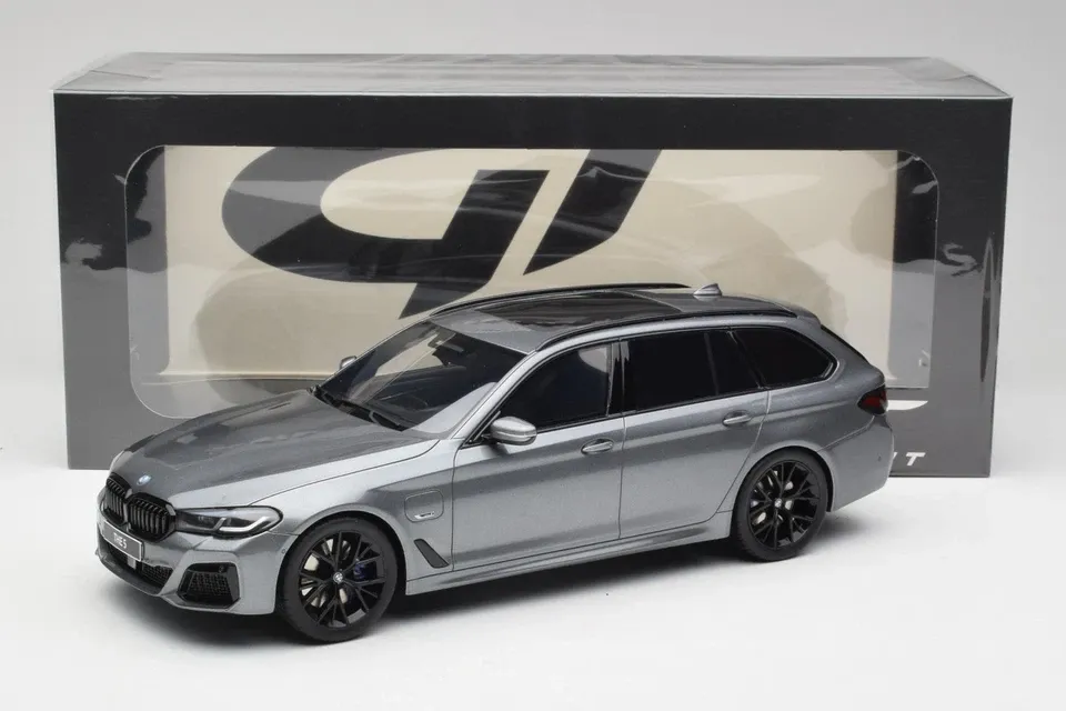 1:18 GT SPIRIT BMW 5 SERİSİ 530e xDRIVE M-SPORT (G31) TOURING SW GT485