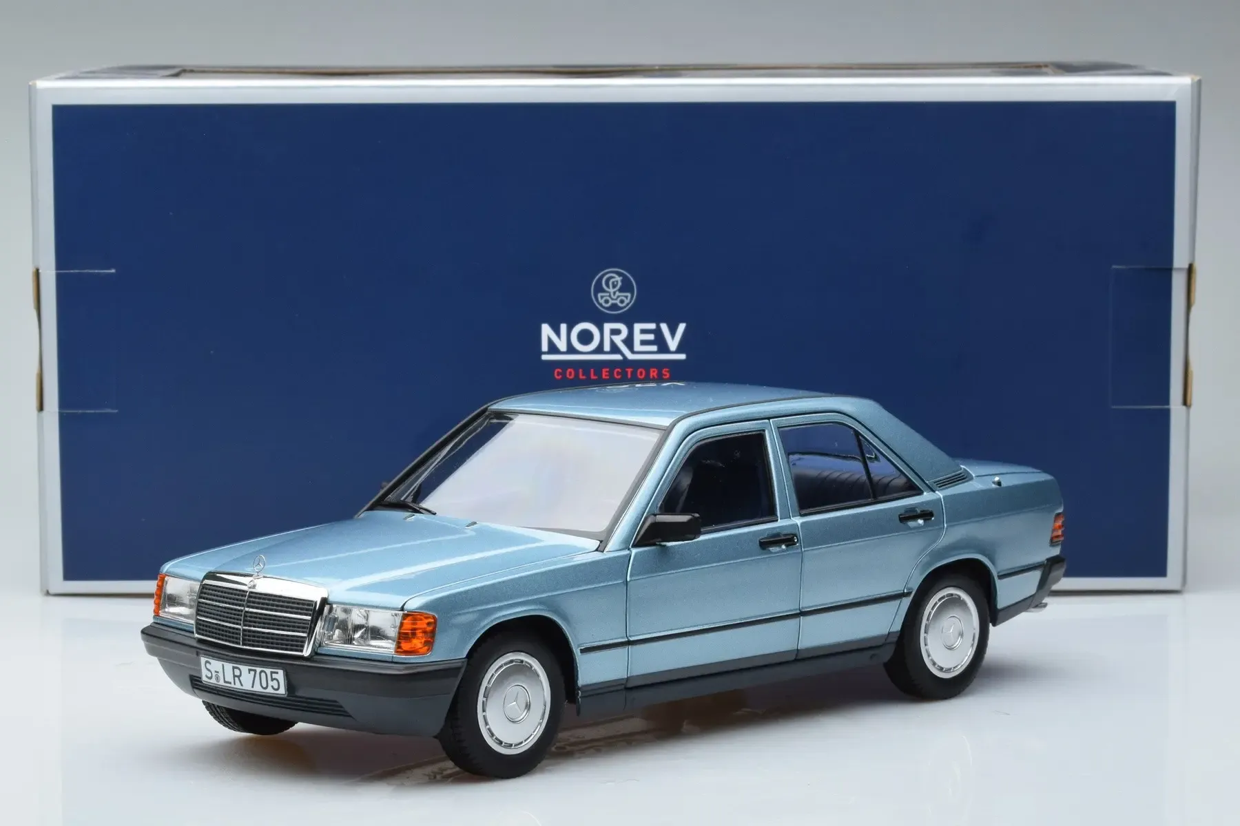 1:18 Norev 1984 Mercedes-Benz E Class 190 E W201