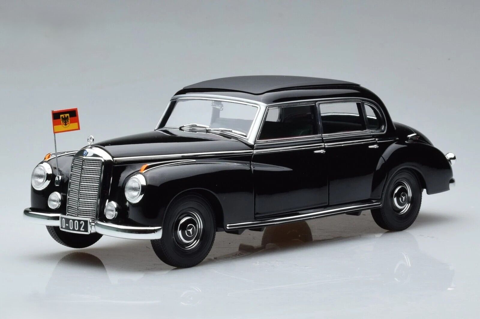 1:18 Norev 1955 Mercedes Benz 300 W186 Konrad Adenauer 183707