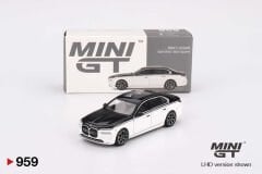 Mini GT 1/64 BMW i7 xDrive60 Alpine White / Black Sapphire MGT00959