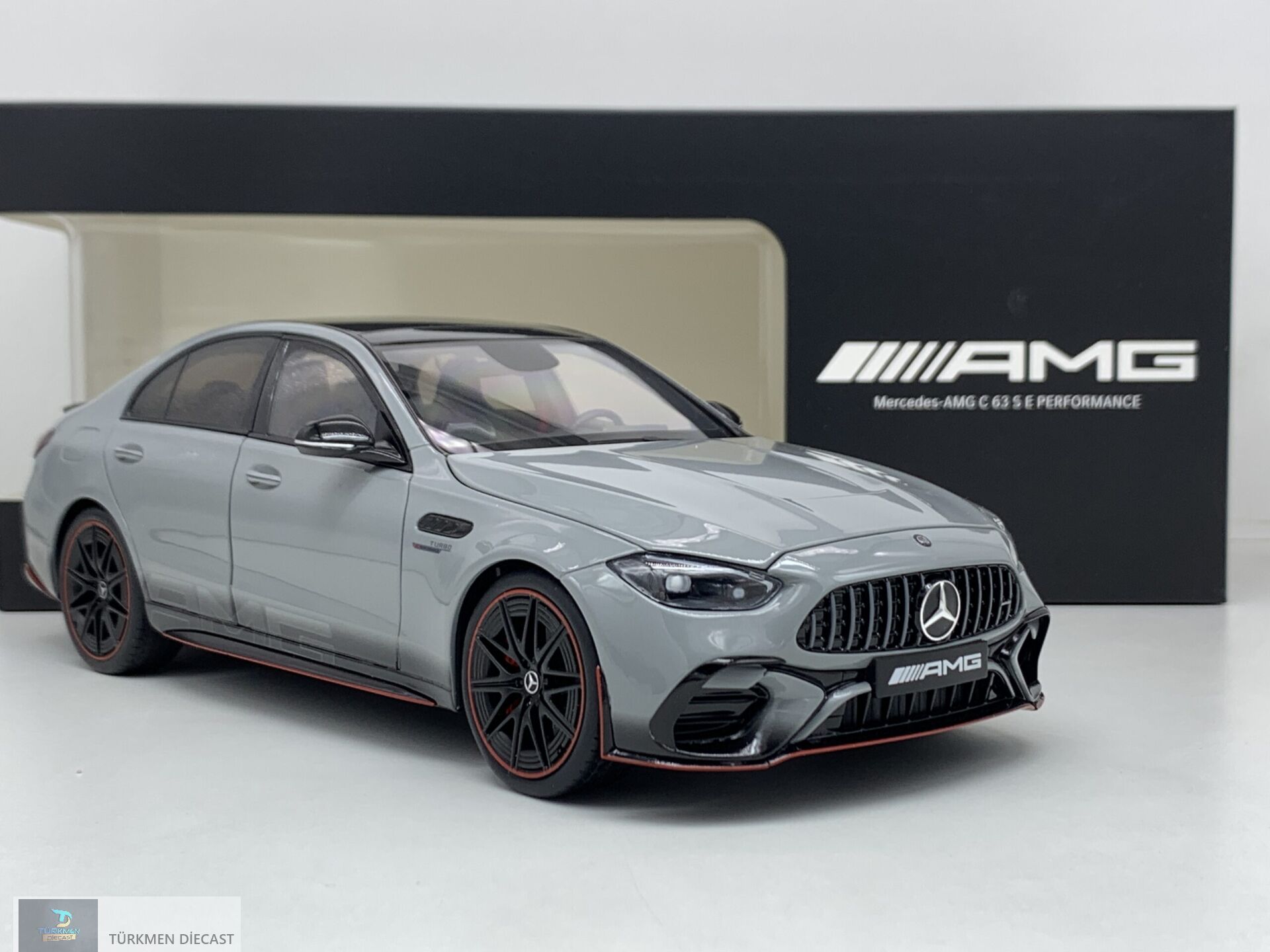 1:18 NZG  Mercedes-AMG C 63 S E Performance (W206) Alpine Grey